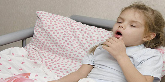 ۷ روش درمان خانگی برای سرفه شبانه در کودکان