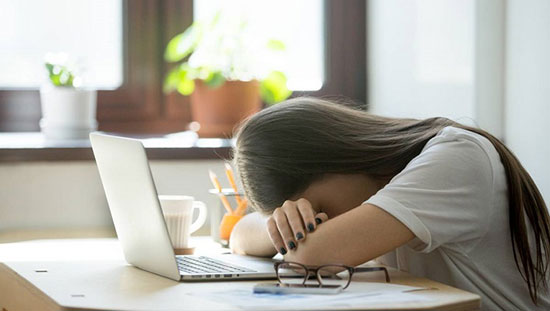 مروری بر بی‌خوابی مزمن