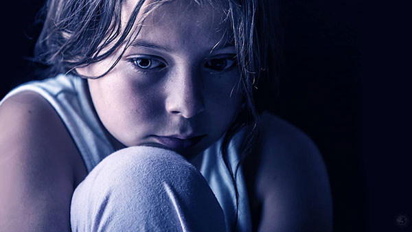 علائم افسردگی در کودکان که باید جدی بگیرید