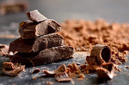 ۵ دلیل برای مصرف شکلات تلخ