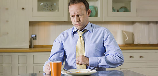 چرا بعد از غذا خوردن معده درد می‌گیرید؟